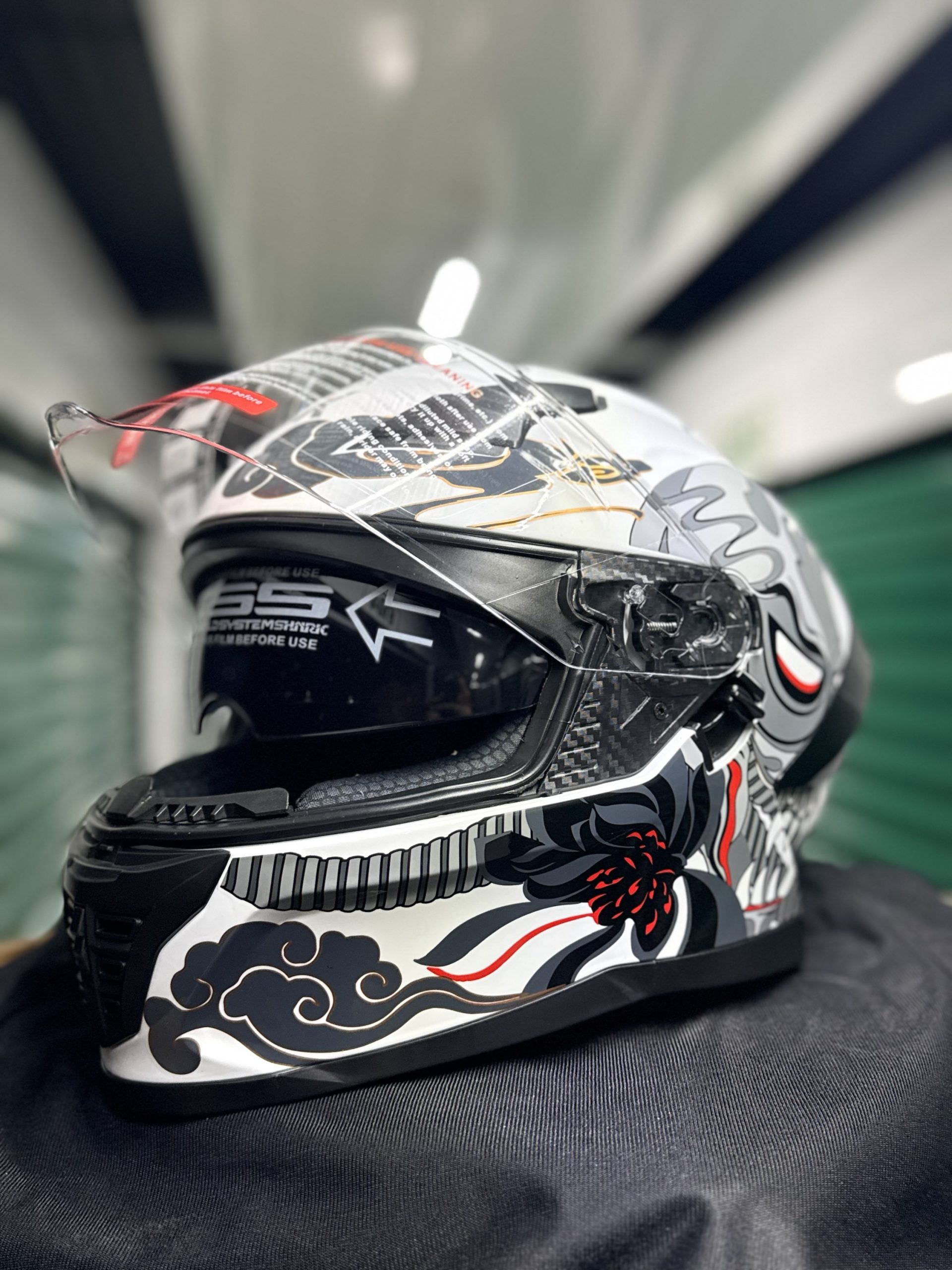 Casco Integral de Motocicleta con Diseño Oni Oni - Protección y Estilo para tus Aventuras sobre Ruedas - Imagen 5