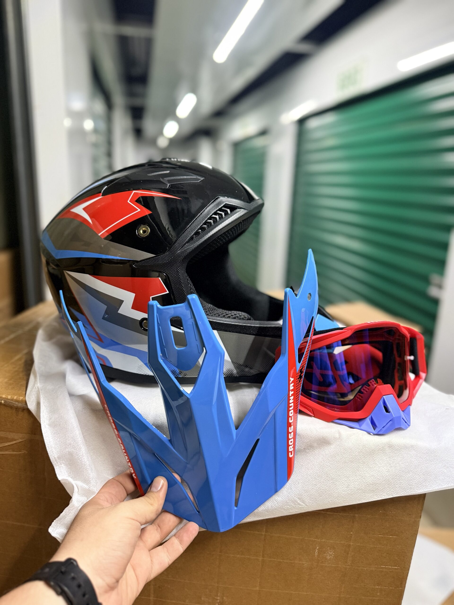 Casco de Motocross y Enduro Integral con Goggles – Azul/Gris/Rojo (Modelo Cross-Country) - Imagen 2